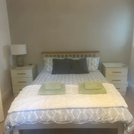 Dots Place 14 Darlington Road Dl10 7aw * Richmond (North Yorkshire)